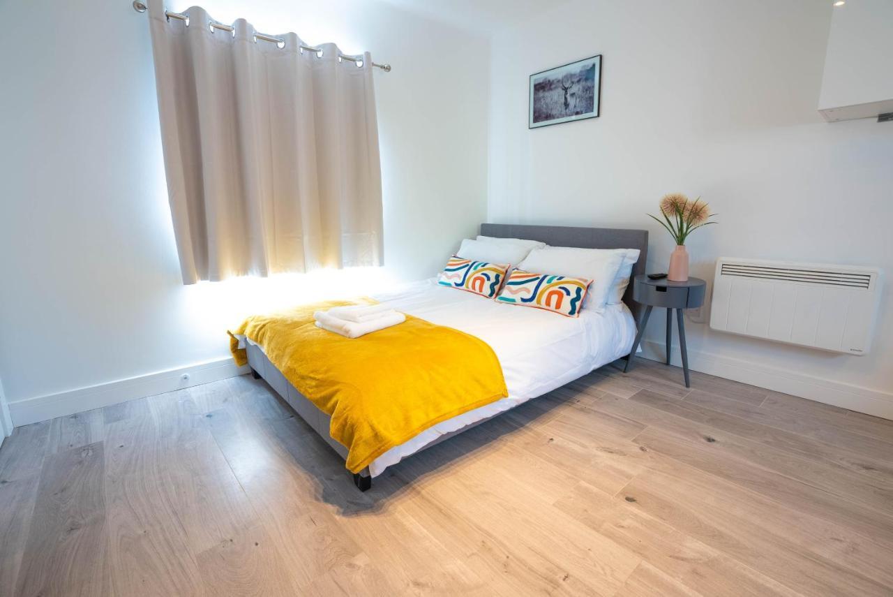 No 02 Studio Flat Available Near Aylesbury Town Station Exterior photo